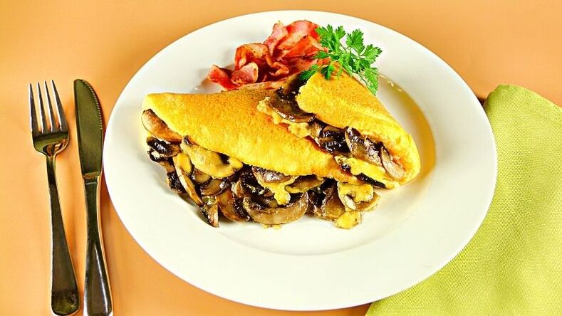 Omelet with bacon, cheese and mushrooms on a ketogenic diet