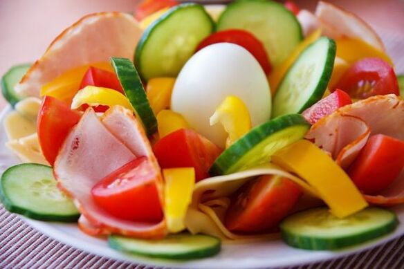 Vegetable salad in the egg and orange diet menu for weight loss. 