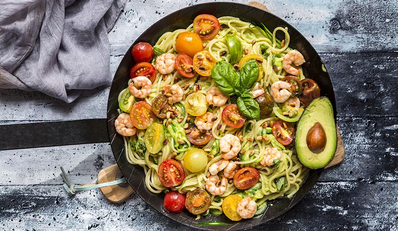 Noodles with shrimp and tomatoes a variant of the ketogenic diet (2)