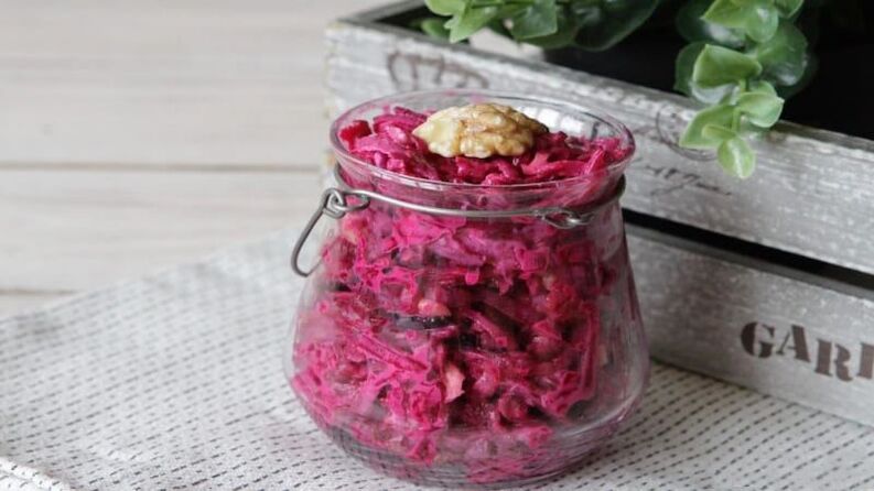 Cleansing beetroot salad with a protein diet