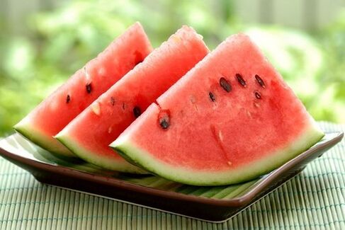 Slices of watermelon to lose weight